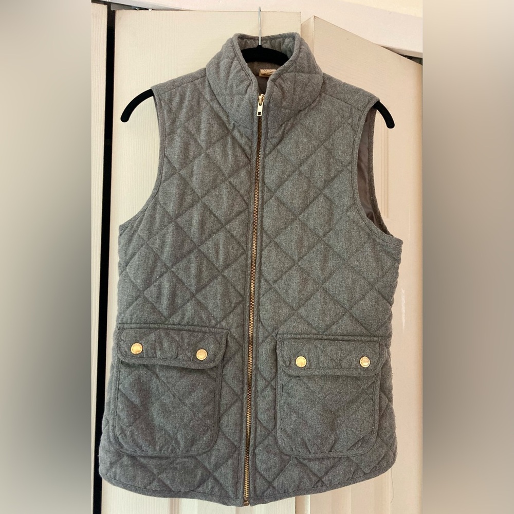 Gray vest size small great condition